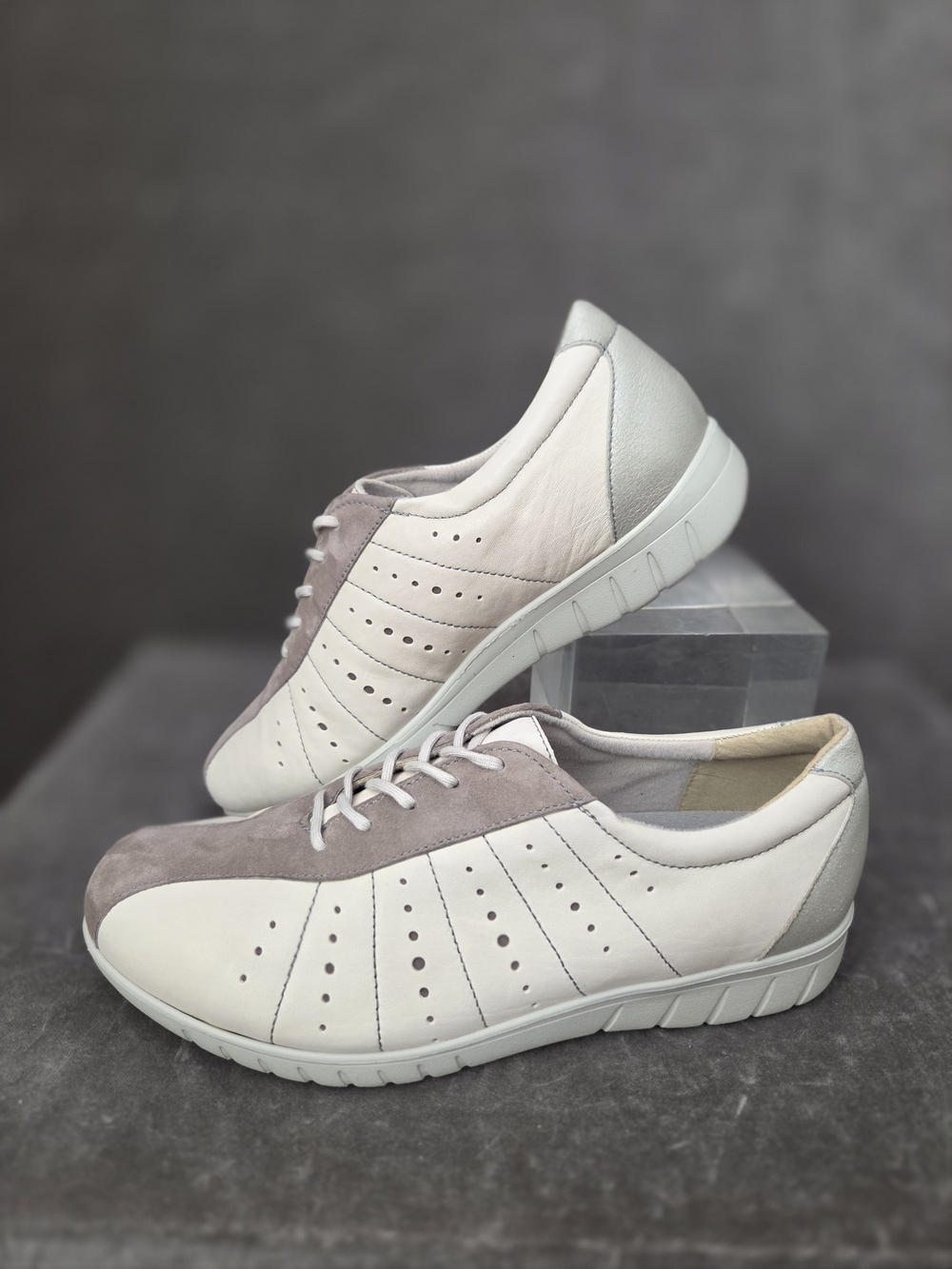 Munro 8.5W Cream and Taupe Suede & Silver Back Perforated Lace-Up Sneakers